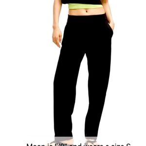 Lululemon city sleek 5 pocket Pant 7/8  (Size 6  ) Color blue